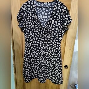 Black dress with daisies